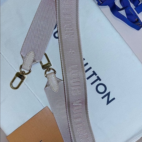 🌸SOLD🌸LIKE NEW LV MULTI POCHETTE ACCESSOIRES🌸 - Picture 15 of 17